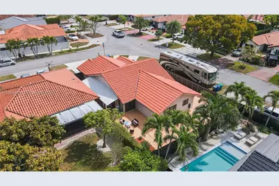 800 NW 133rd Ave, Miami, FL 33182 - Photo 3