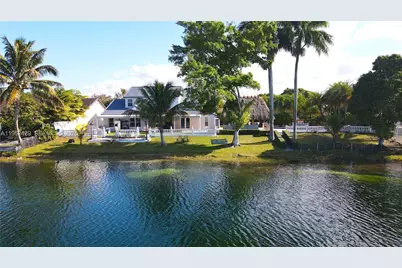 19230 NW 87th Pl, Hialeah, FL 33018 - Photo 11