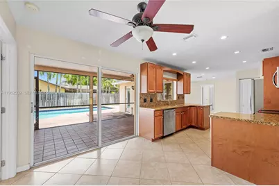 2605 NW 98th Ln, Coral Springs, FL 33065 - Photo 9