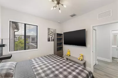 549 NE 206th Ln, Miami, FL 33179 - Photo 17
