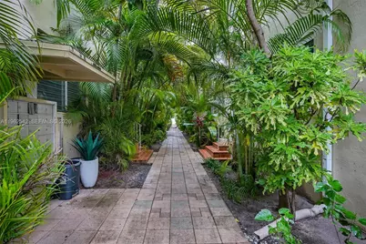 4740 Pine Tree Dr #28, Miami Beach, FL 33140 - Photo 9