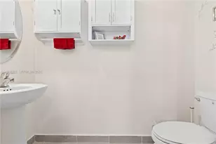 11438 W 34th Ct, Hialeah, FL 33018 - Photo 13