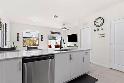 11438 W 34th Ct, Hialeah, FL 33018 - Photo 7