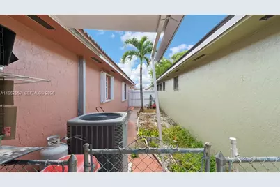7568 W 4th Ct, Hialeah, FL 33014 - Photo 17