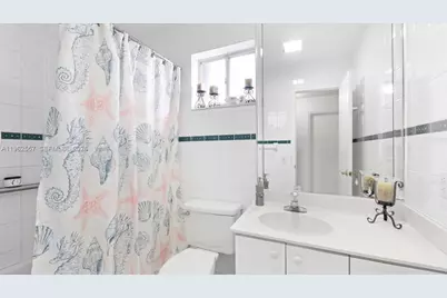 7568 W 4th Ct, Hialeah, FL 33014 - Photo 13