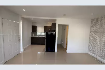 560 NE 67th St #4, Miami, FL 33138 - Photo 3