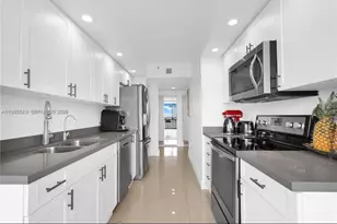 1000 W Island Blvd, Aventura, FL 33160 - Photo 27