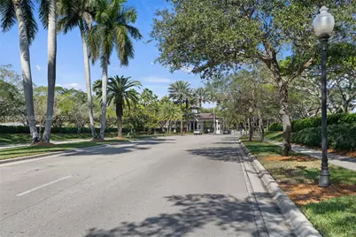 625 Bald Cypress Rd, Weston, FL 33327 - Photo 3