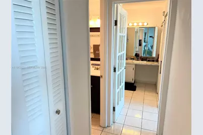 7135 Collins #533, Miami Beach, FL 33141 - Photo 15