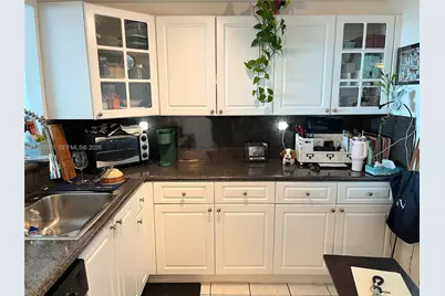 7135 Collins #533, Miami Beach, FL 33141 - Photo 9