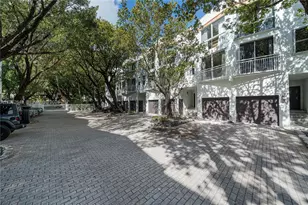 325 Meridian Ave, Miami Beach, FL 33139 - Photo 37
