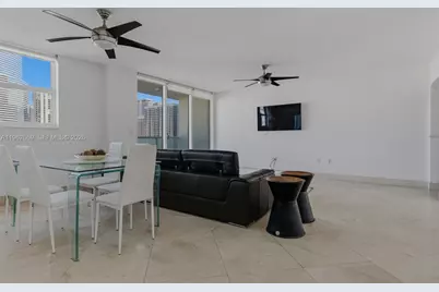 31 SE 5th St #2301, Miami, FL 33131 - Photo 3