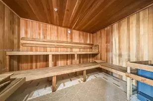 31 SE 5th St, Miami, FL 33131 - Photo 37