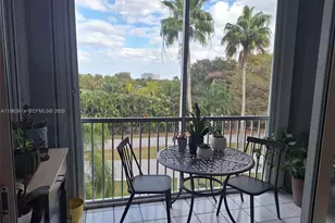 9725 NW 52nd St, Doral, FL 33178 - Photo 11