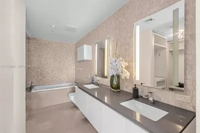 88 SW 7th St #3806, Miami, FL 33130 - Photo 9