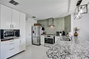 2260 W Discovery Cir W, Deerfield Beach, FL 33442 - Photo 13