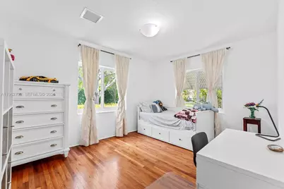 318 NE 105th St, Miami Shores, FL 33138 - Photo 19