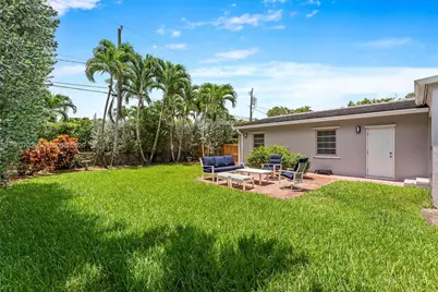 318 NE 105th St, Miami Shores, FL 33138 - Photo 23