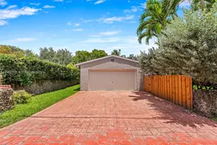 318 NE 105th St, Miami Shores, FL 33138 - Photo 17