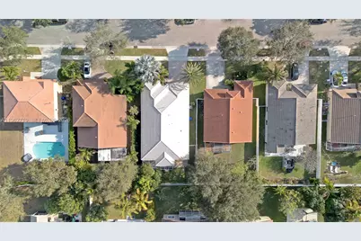 14325 NW 14th Ct, Pembroke Pines, FL 33028 - Photo 35