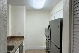 2811 N Oakland Forest Dr, Oakland Park, FL 33309 - Photo 3