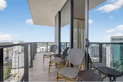 88 SW 7th St #2402, Miami, FL 33130 - Photo 3