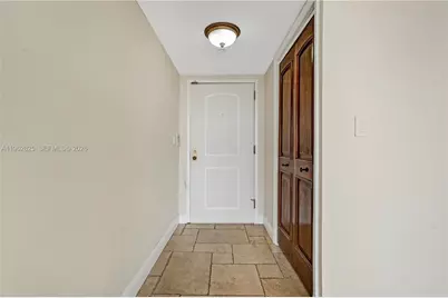 1000 Quayside Ter #706, Miami, FL 33138 - Photo 9