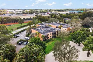 8851 N New River Canal Rd, Plantation, FL 33324 - Photo 25