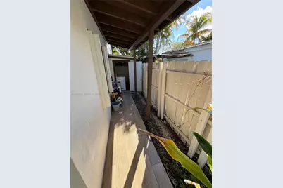 1655 NE 175th St, North Miami Beach, FL 33162 - Photo 23