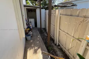 1655 NE 175th St, North Miami Beach, FL 33162 - Photo 23