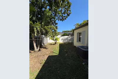 1655 NE 175th St, North Miami Beach, FL 33162 - Photo 19