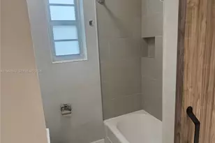 637 12th St, Miami Beach, FL 33139 - Photo 9