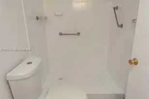 445 NE 195th St, Miami, FL 33179 - Photo 13