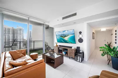 92 SW 3rd St #2710, Miami, FL 33130 - Photo 3