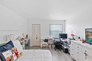 13250 SW 7th Ct, Pembroke Pines, FL 33027 - Photo 11