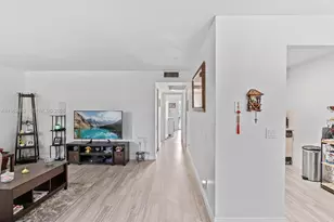 13250 SW 7th Ct, Pembroke Pines, FL 33027 - Photo 3