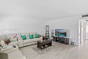 13250 SW 7th Ct, Pembroke Pines, FL 33027 - Photo 5