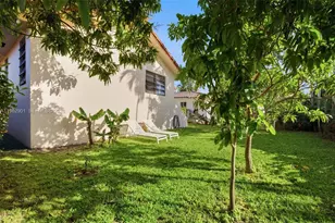 9208 Emerson Ave, Surfside, FL 33154 - Photo 23