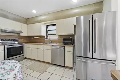 9208 Emerson Ave, Surfside, FL 33154 - Photo 7