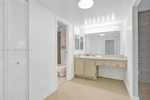 100 Bayview Dr, Sunny Isles Beach, FL 33160 - Photo 31