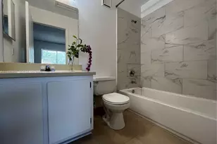 407 E Palm Cir E, Pembroke Pines, FL 33025 - Photo 9