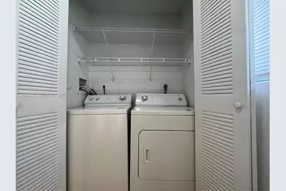 407 E Palm Cir E, Pembroke Pines, FL 33025 - Photo 5