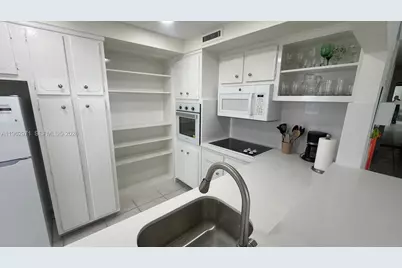 [Address not provided], Hollywood, FL 33019 - Photo 5
