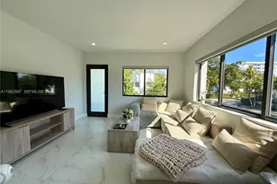 944 Jefferson Ave, Miami Beach, FL 33139 - Photo 1