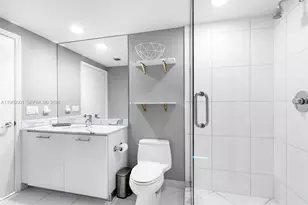 55 SE 6th St, Miami, FL 33131 - Photo 17