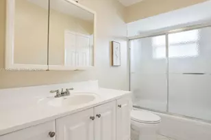 4805 NW 35th St, Lauderdale Lakes, FL 33319 - Photo 15