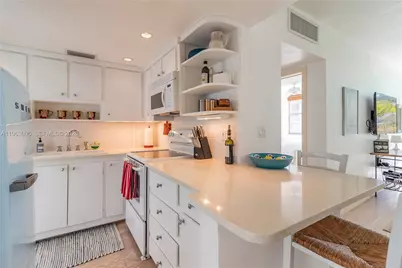 301 Ocean Dr #306, Miami Beach, FL 33139 - Photo 3