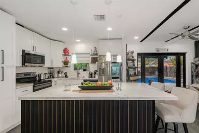 200 SW 69th Ter, Pembroke Pines, FL 33023 - Photo 9