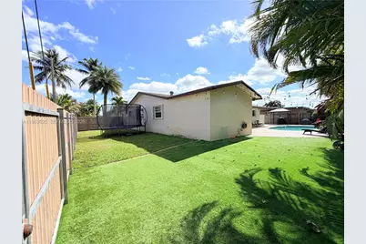 820 NW 91st Ave, Pembroke Pines, FL 33024 - Photo 7