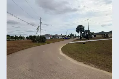 12th Pl, Cape Coral, FL 33909 - Photo 7